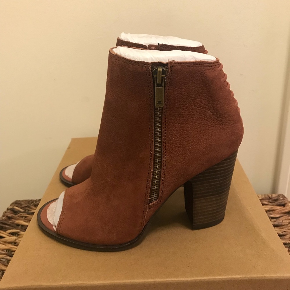 NEW Lucky Brand Lamija Ankle Boots